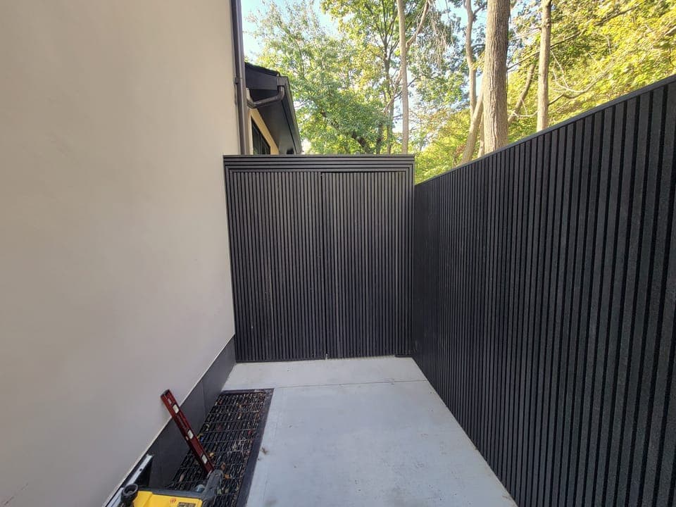 Dark Slat Privacy Screen — Privacy screen corner detail