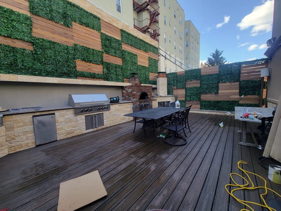 Rooftop Privacy Wall — Finished boxwood and IPE wall